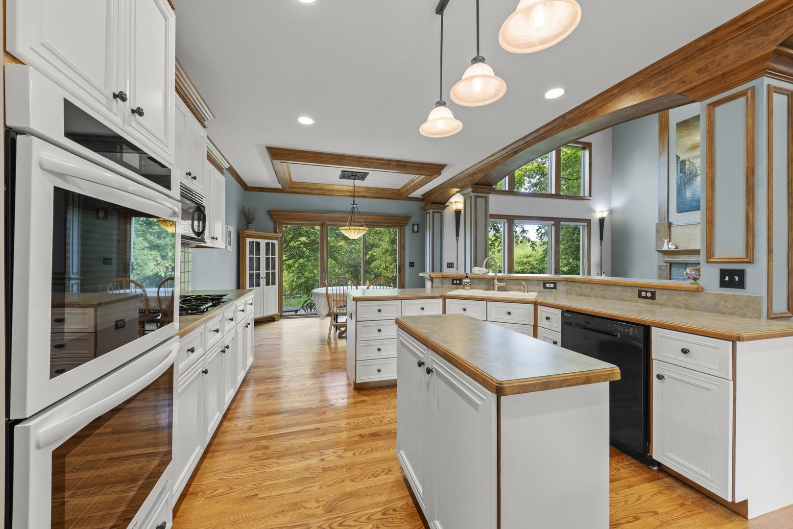 2247 Sutton Drive, South Elgin, IL 60177