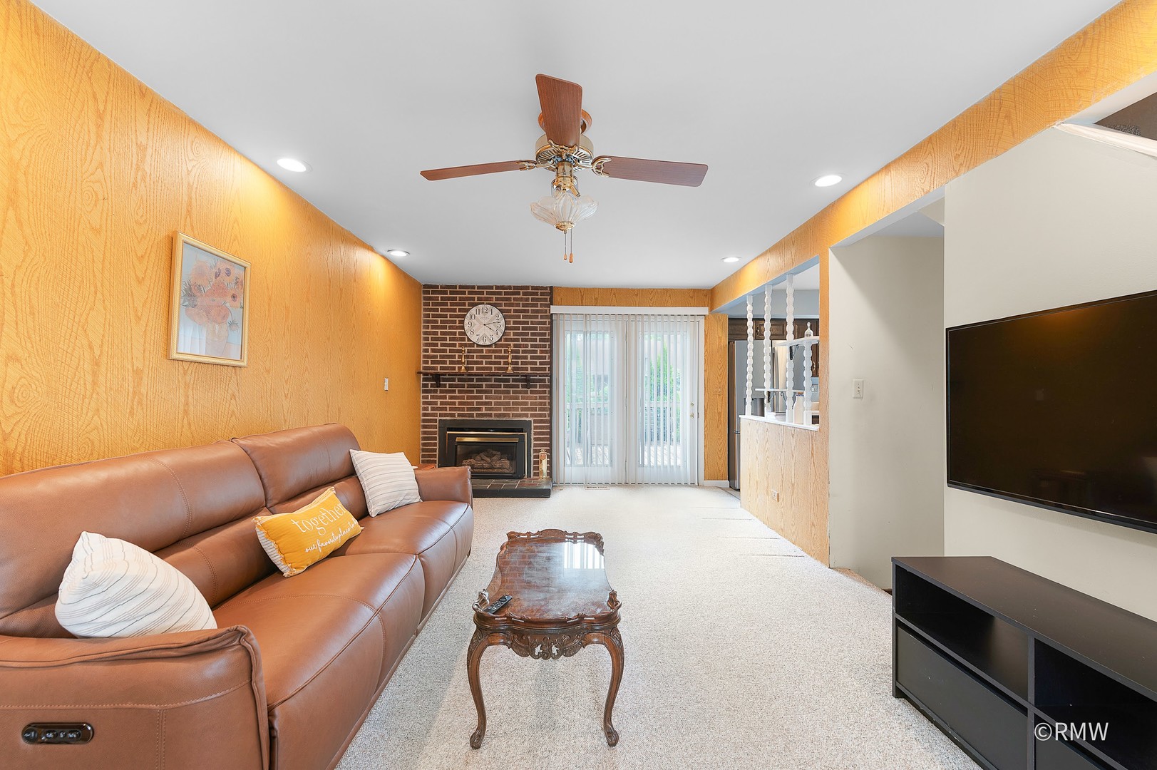 380 Ventura Club Drive, Roselle, IL 60172