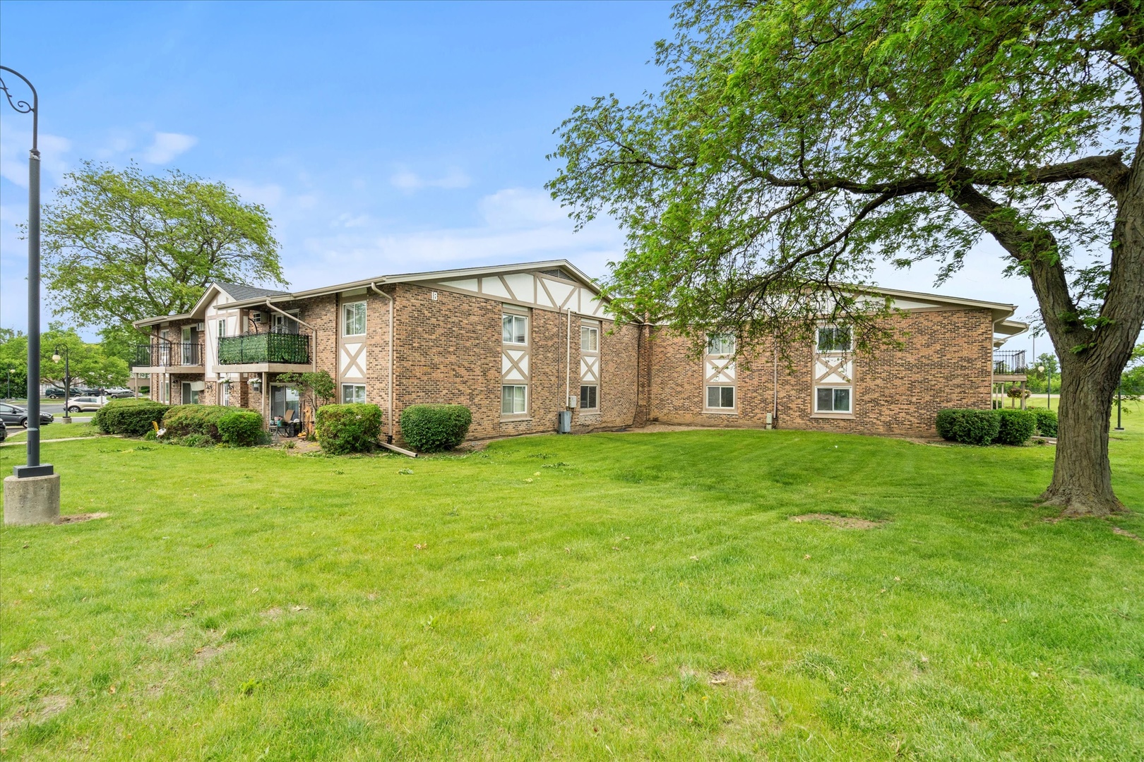 9S220 S Frontage Road #210, Willowbrook, IL 60527
