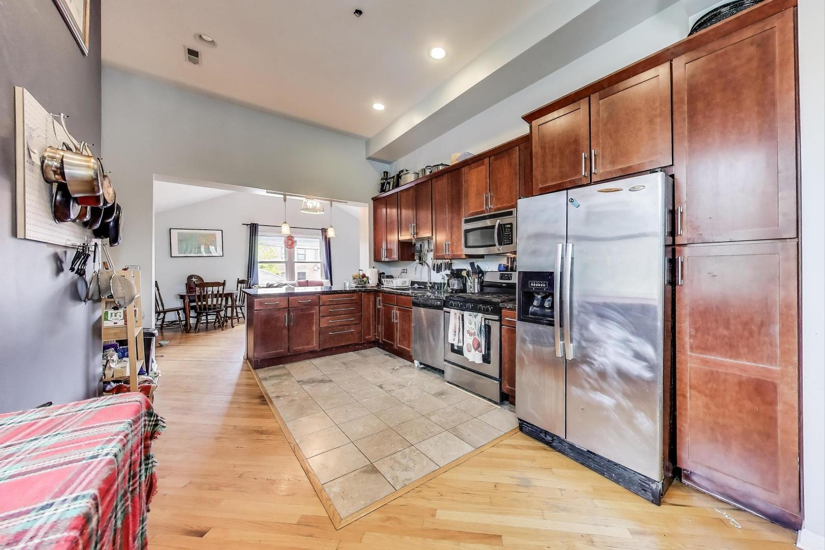 2058 W Washington Boulevard, Chicago, IL 60612