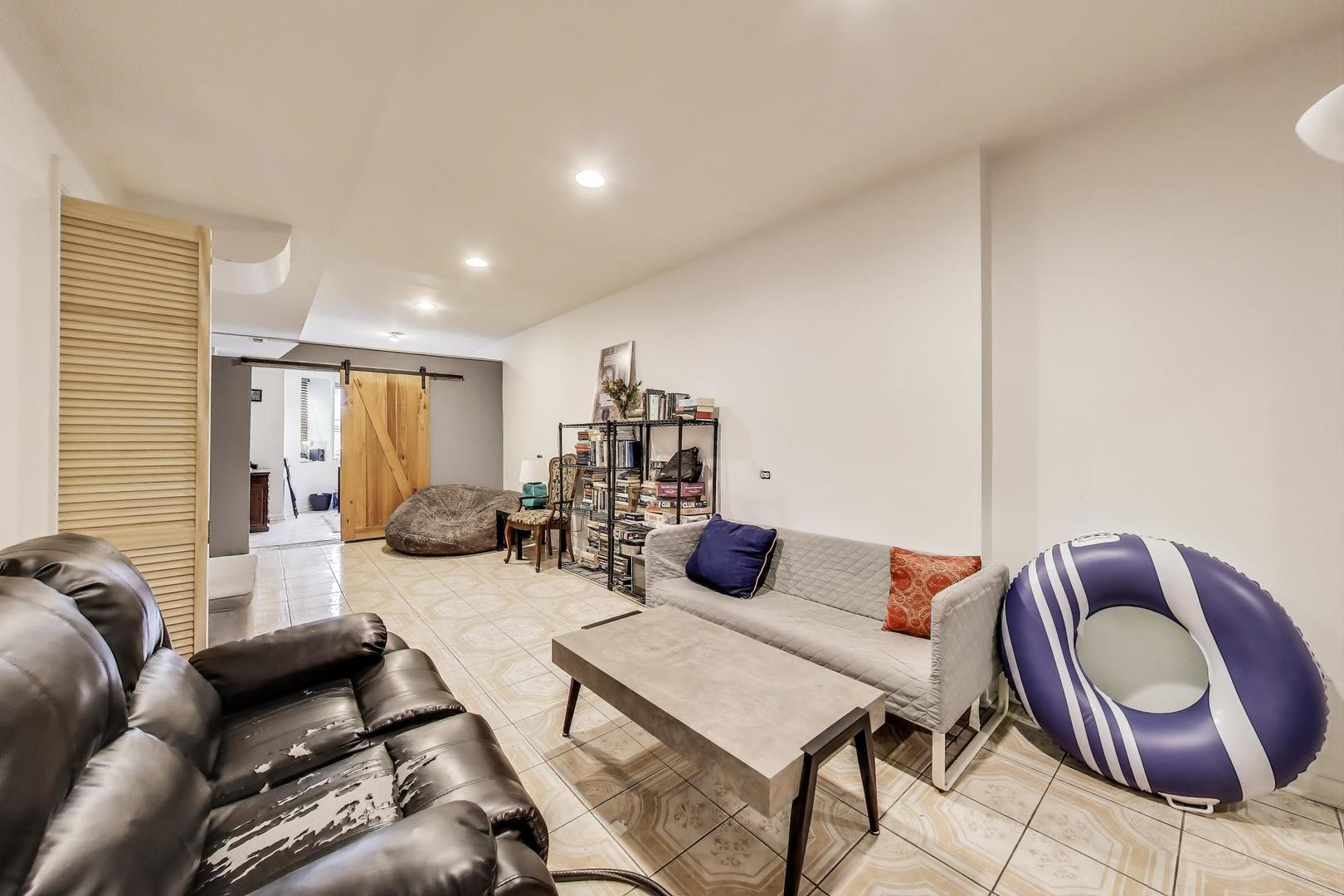 2058 W Washington Boulevard, Chicago, IL 60612