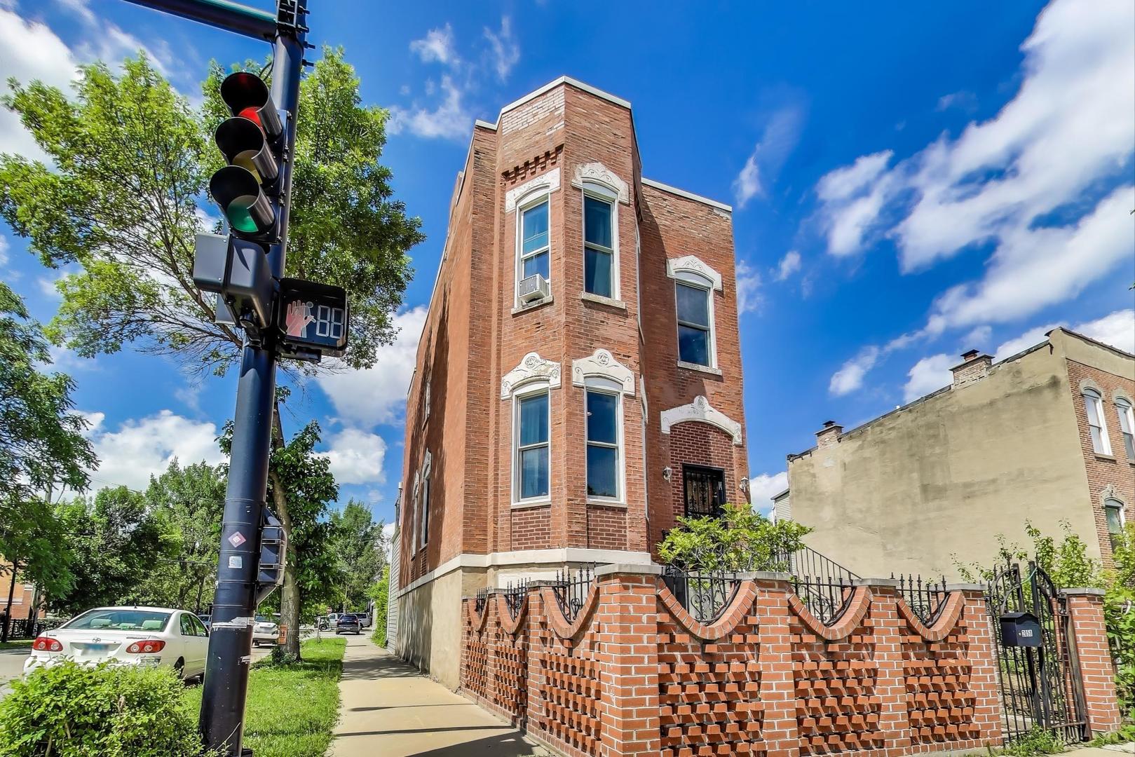 2058 W Washington Boulevard, Chicago, IL 60612