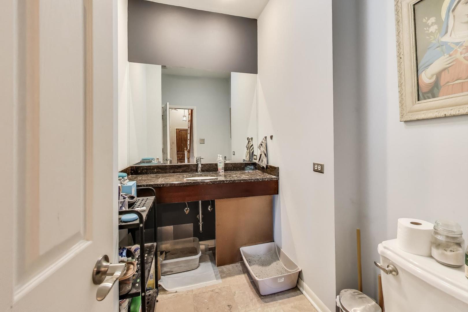 2058 W Washington Boulevard, Chicago, IL 60612