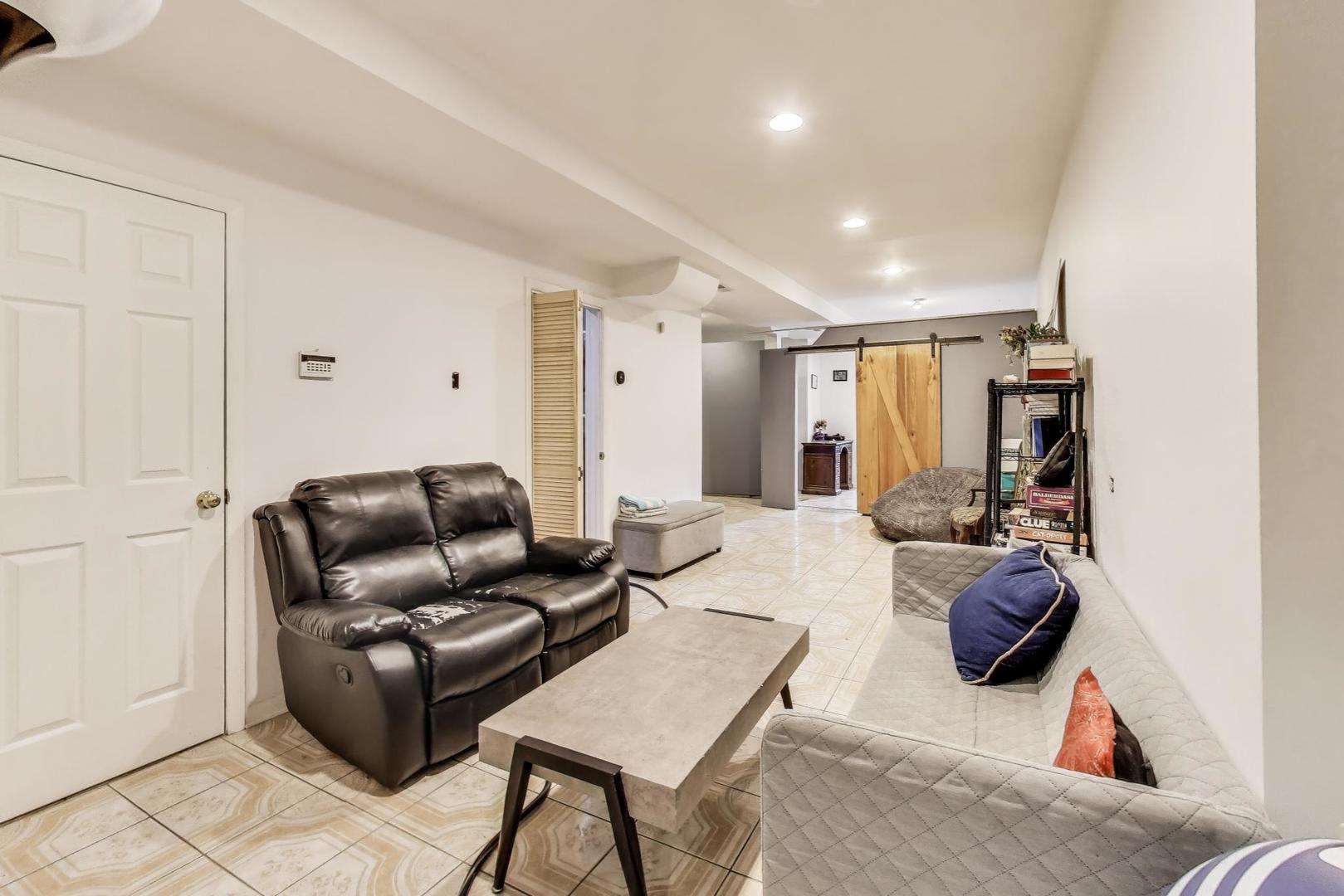 2058 W Washington Boulevard, Chicago, IL 60612