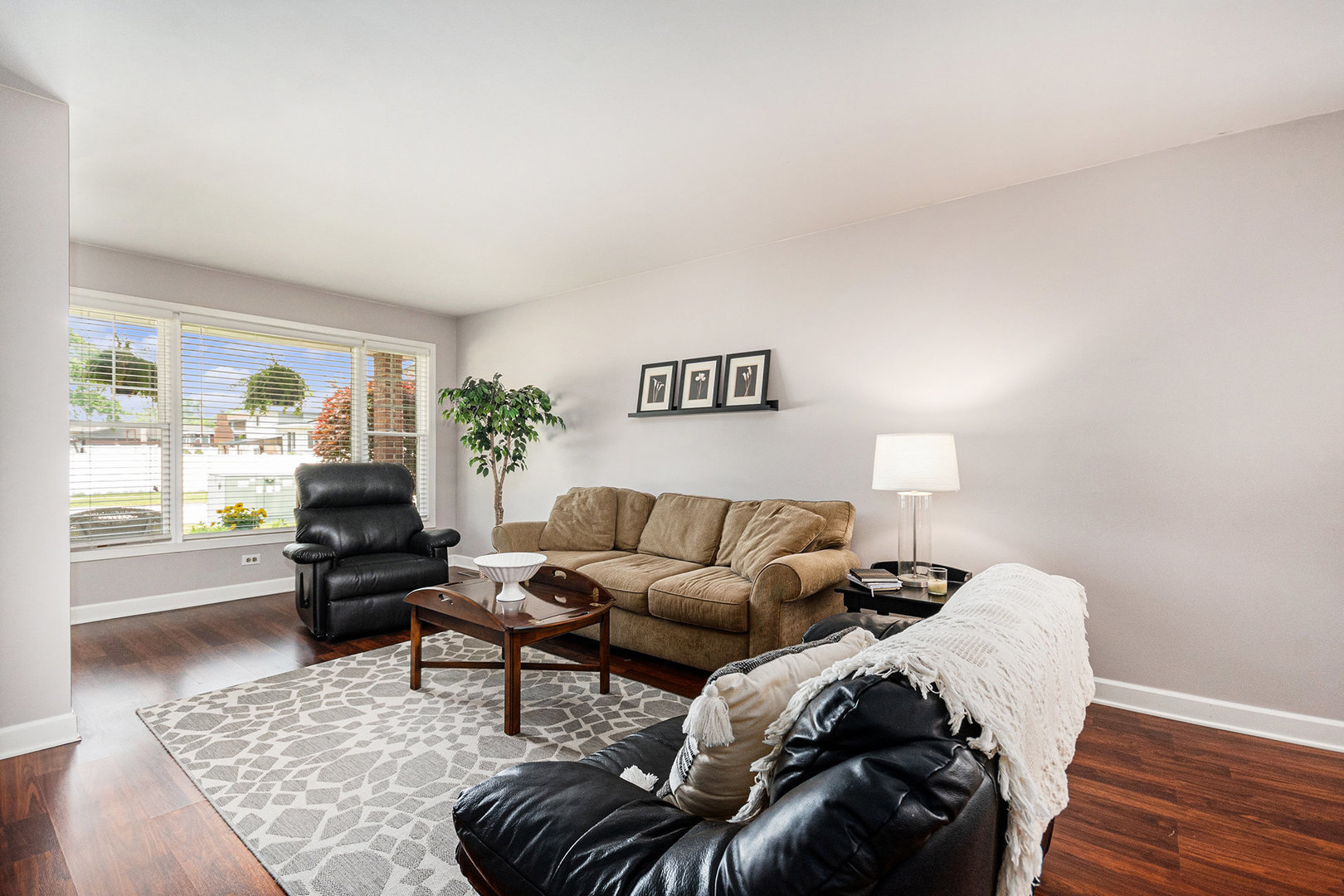 6621 W Victoria Drive, Oak Forest, IL 60452