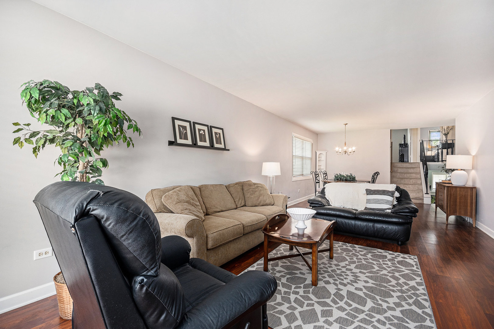 6621 W Victoria Drive, Oak Forest, IL 60452