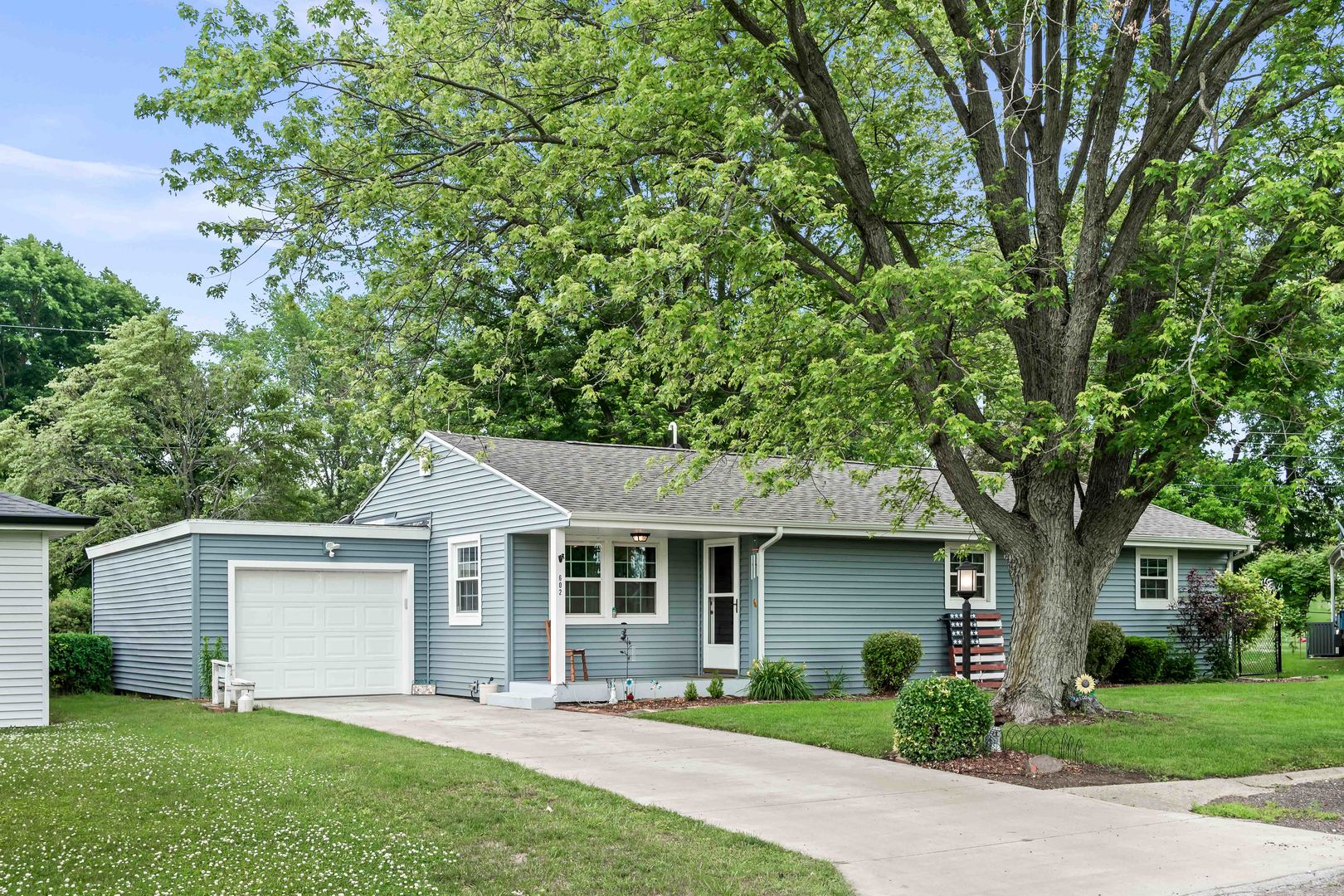 602 E 5th Street, Mackinaw, IL 61755