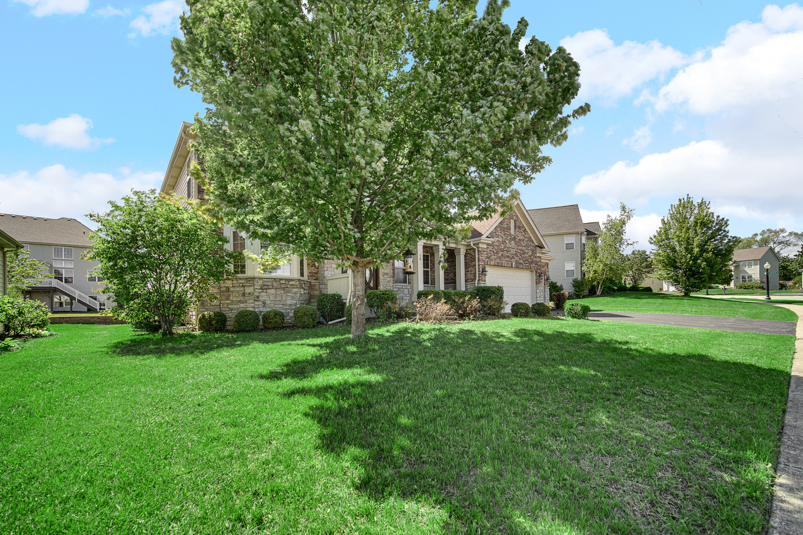 15 N Empress Drive, Hawthorn Woods, IL 60047