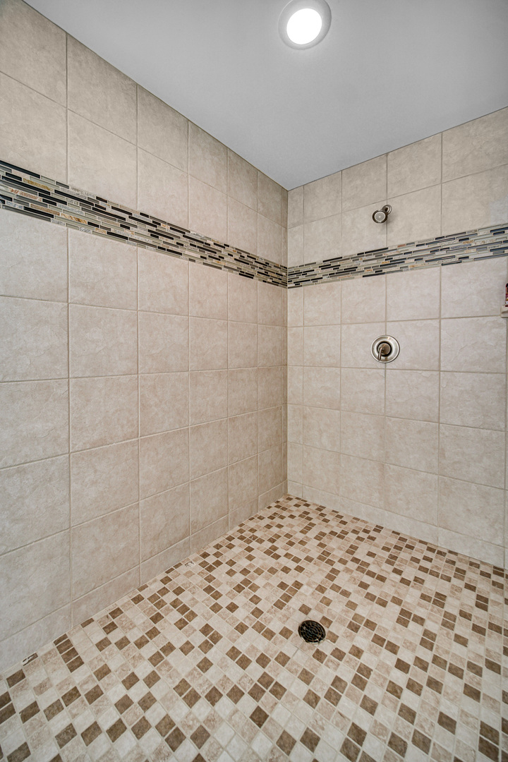 15 N Empress Drive, Hawthorn Woods, IL 60047