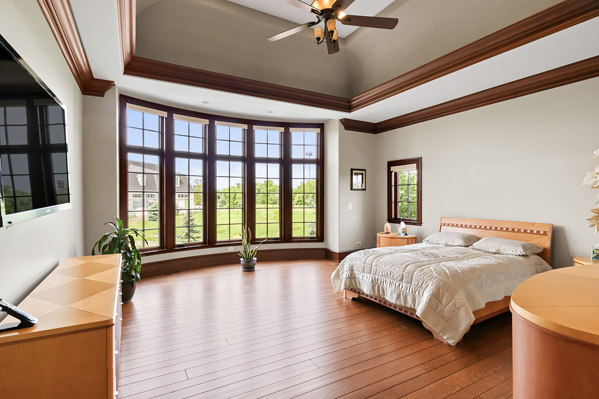 23 Enclave Court, South Barrington, IL 60010