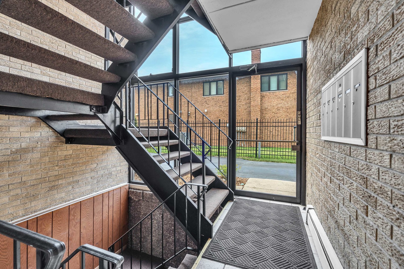 9819 S Cicero Avenue #6, Oak Lawn, IL 60453