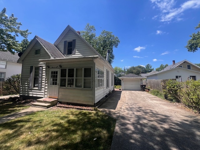 409 S East Street, Clinton, IL 61727