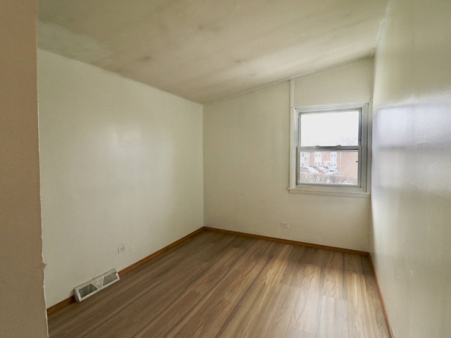 1370 FARGO Avenue #E, Des Plaines, IL 60018