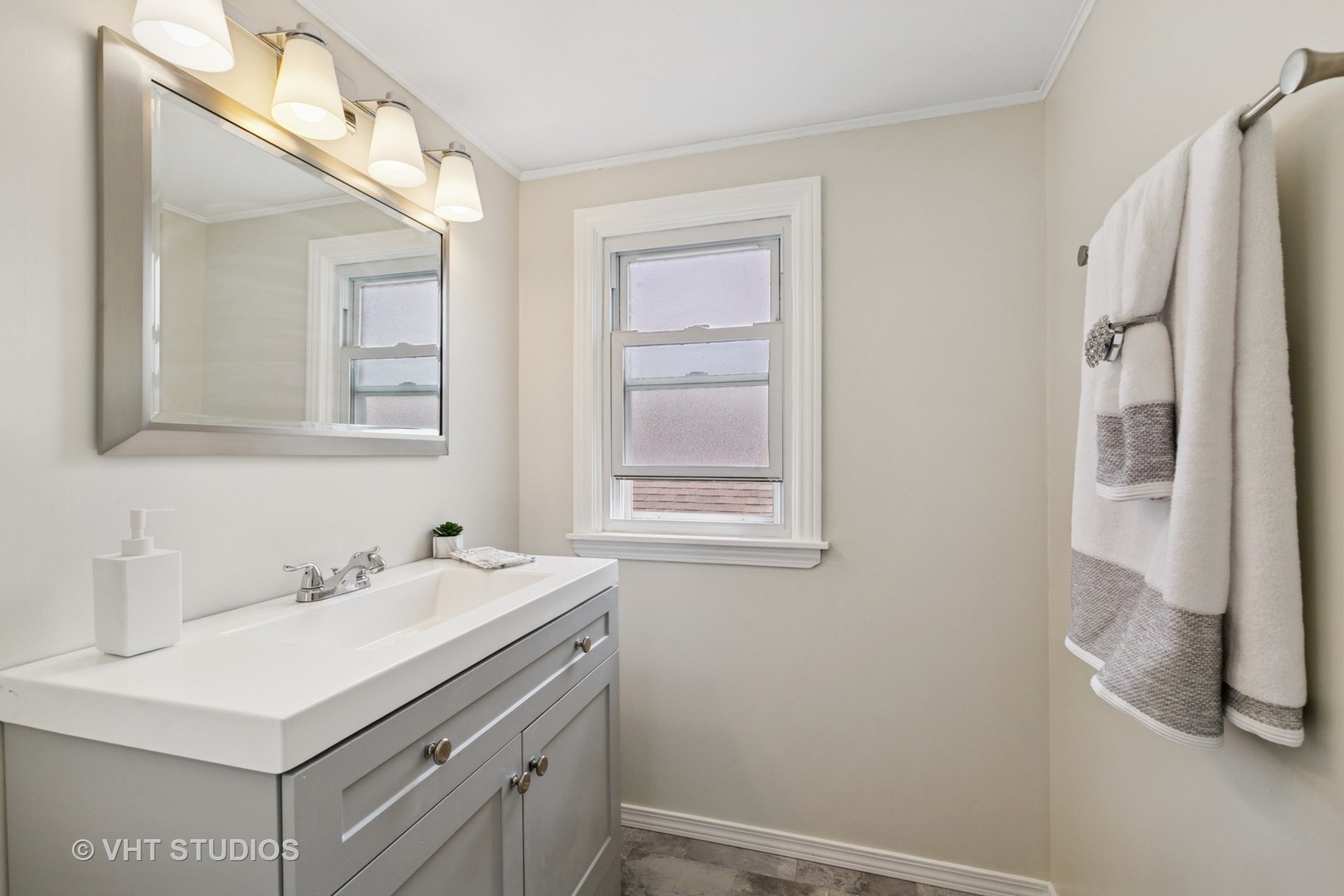 4613 S Laramie Avenue, Chicago, IL 60638