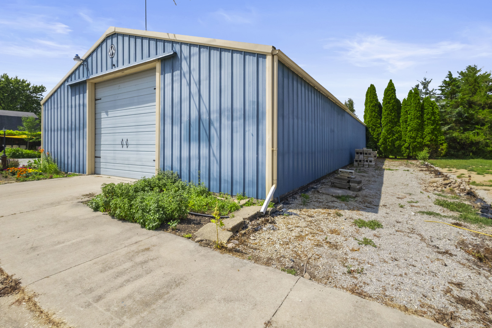 303 Esson Farm Road, Grant Park, IL 60940