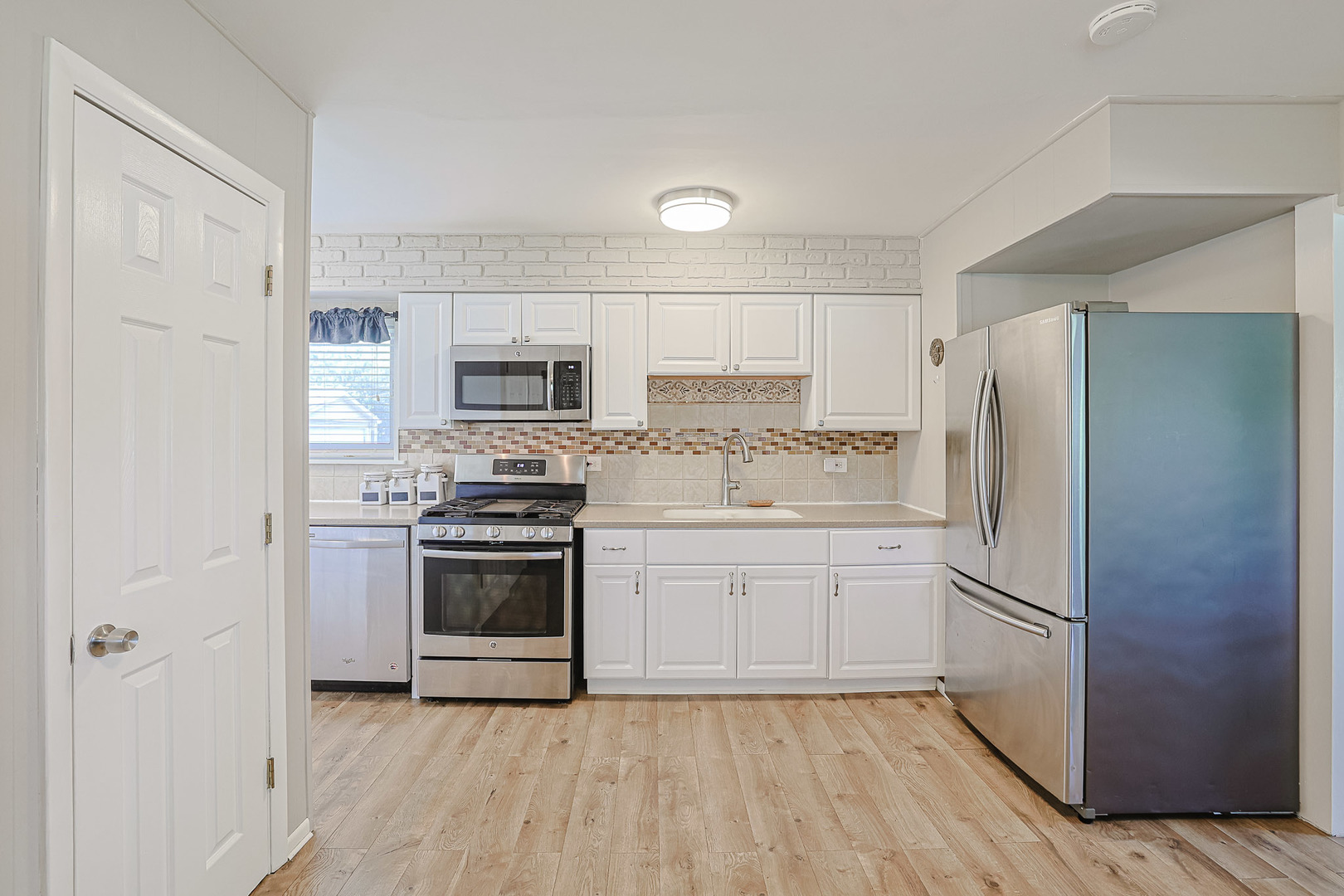 6124 Chase Avenue, Downers Grove, IL 60516