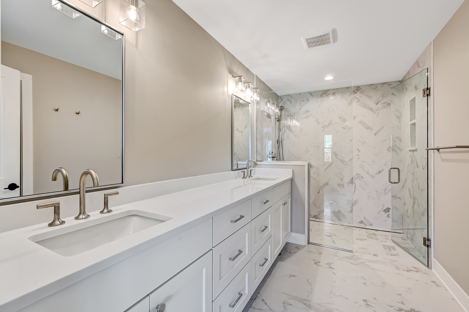 131 Harding Court, Glen Ellyn, IL 60137