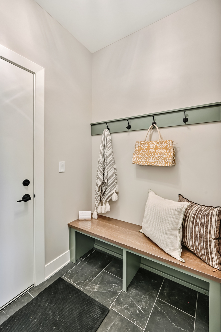 131 Harding Court, Glen Ellyn, IL 60137