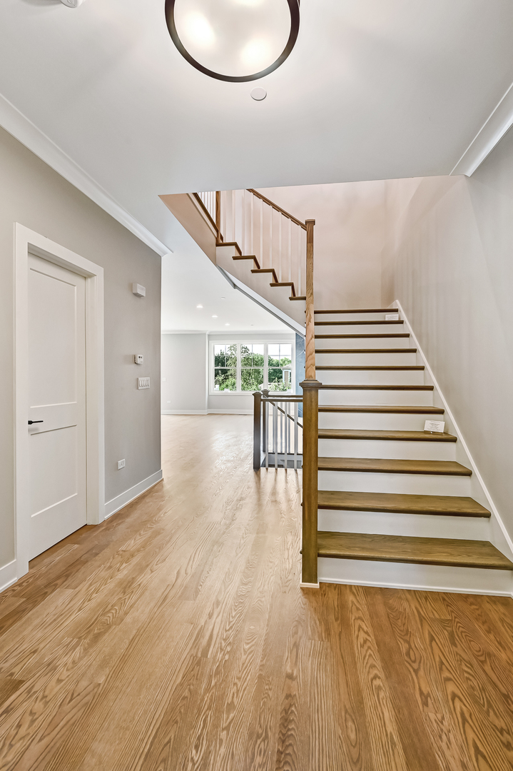 131 Harding Court, Glen Ellyn, IL 60137