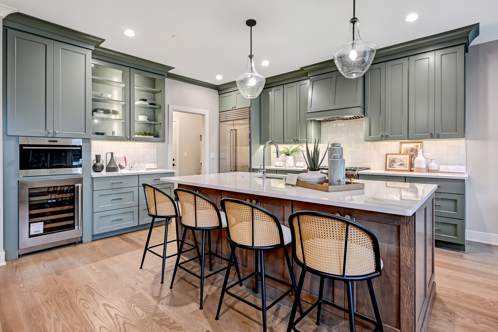 131 Harding Court, Glen Ellyn, IL 60137