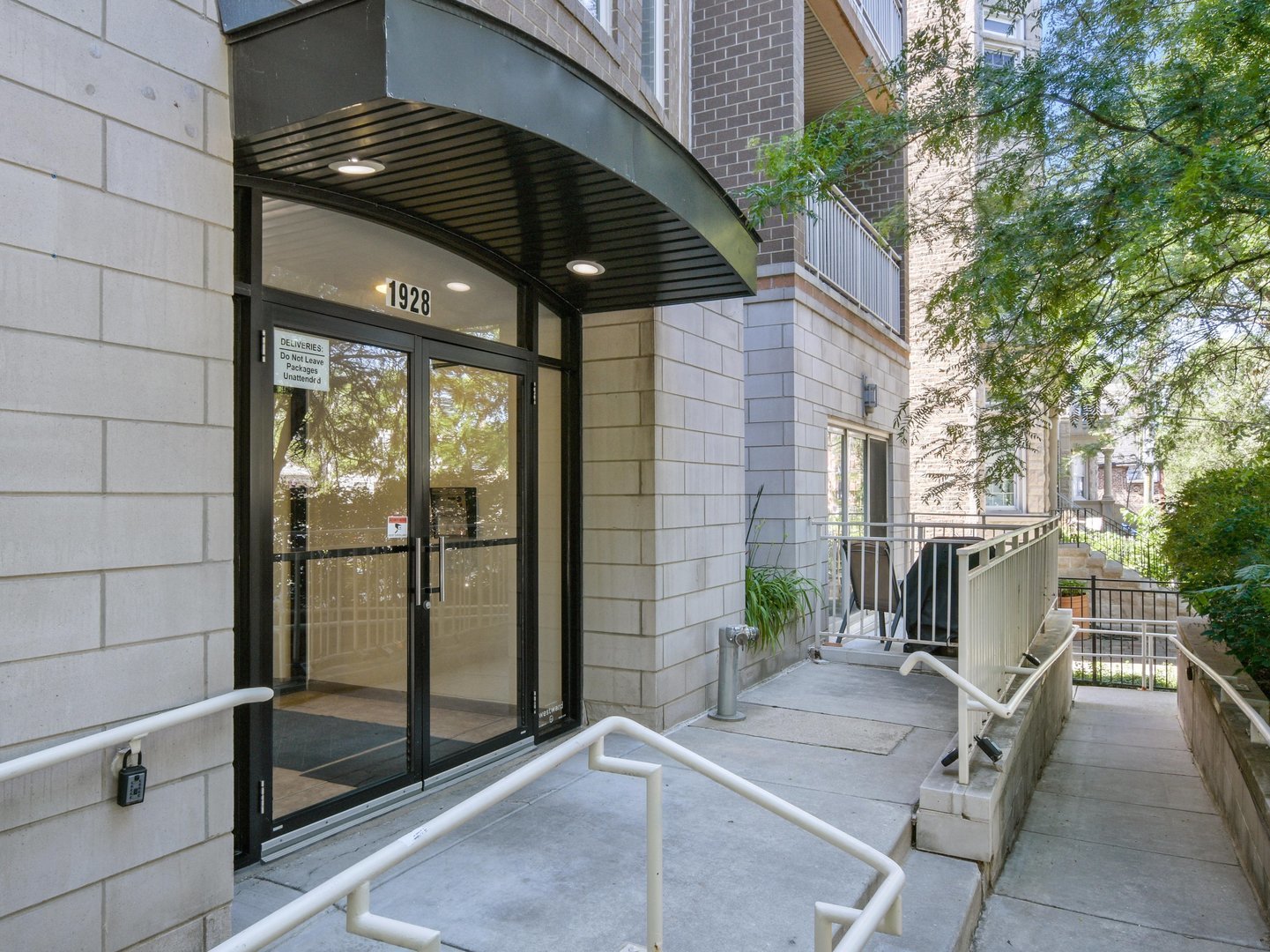 1928 N Kedzie Avenue #304, Chicago, IL 60647