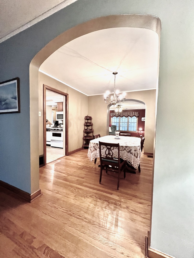 9214 S Sacramento Avenue, Evergreen Park, IL 60805