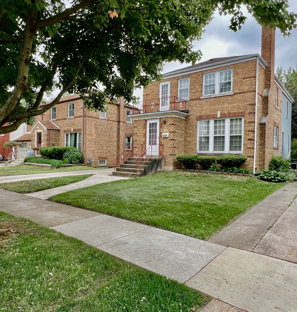 9214 S Sacramento Avenue, Evergreen Park, IL 60805
