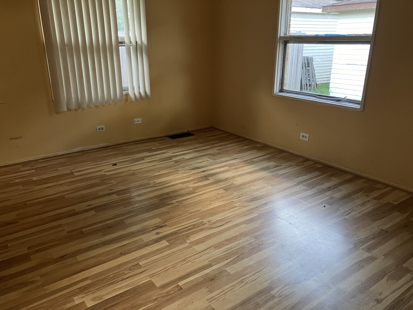 1108 Portsmouth Avenue, Westchester, IL 60154