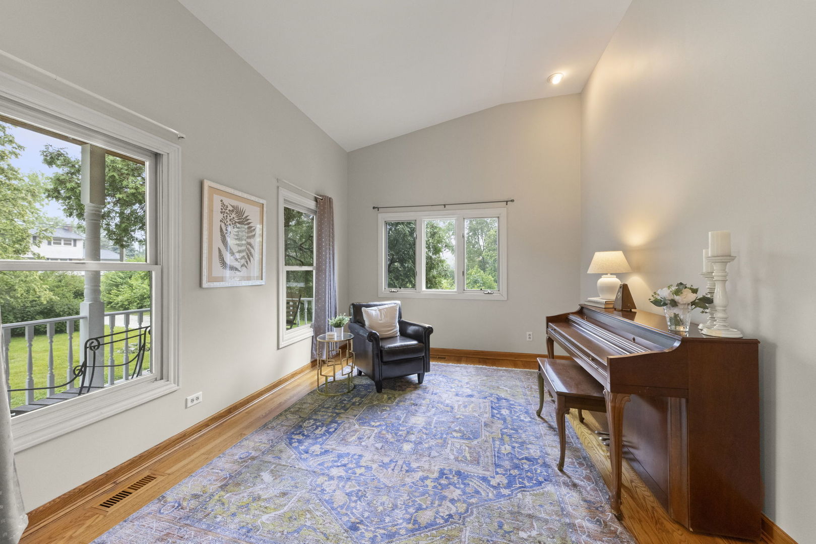 27W268 Hoy Avenue, Warrenville, IL 60555