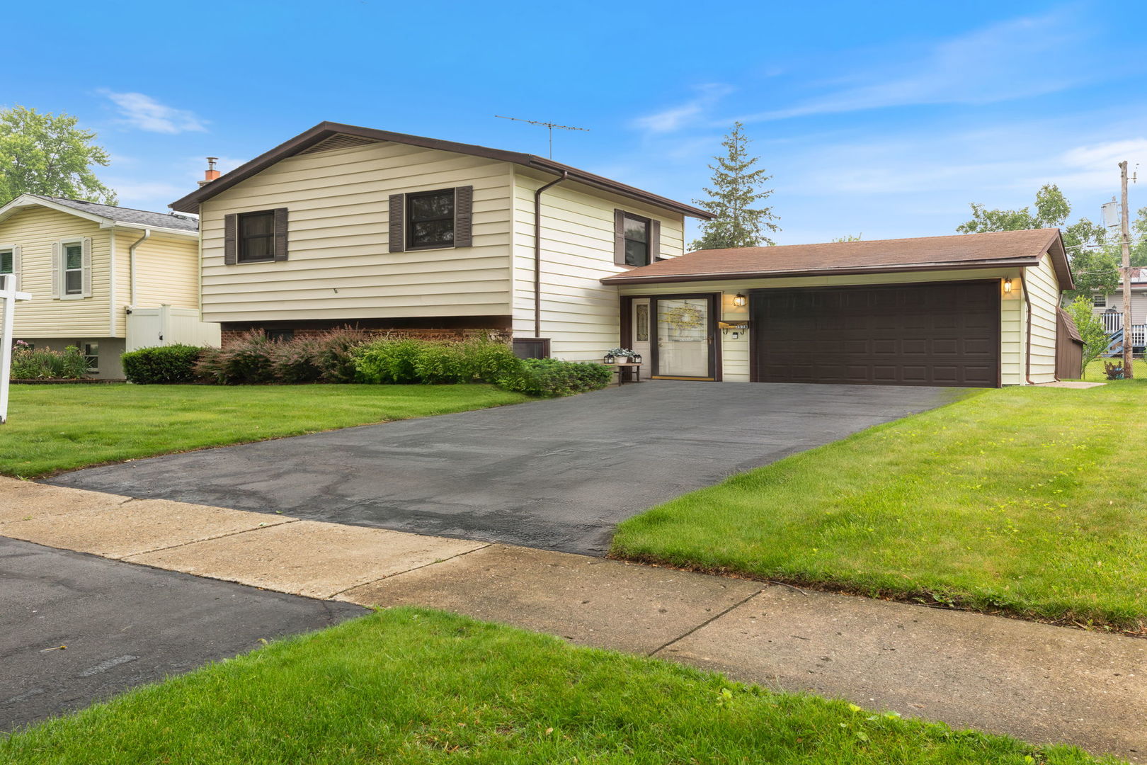 7578 Brookside Drive, Hanover Park, IL 60133