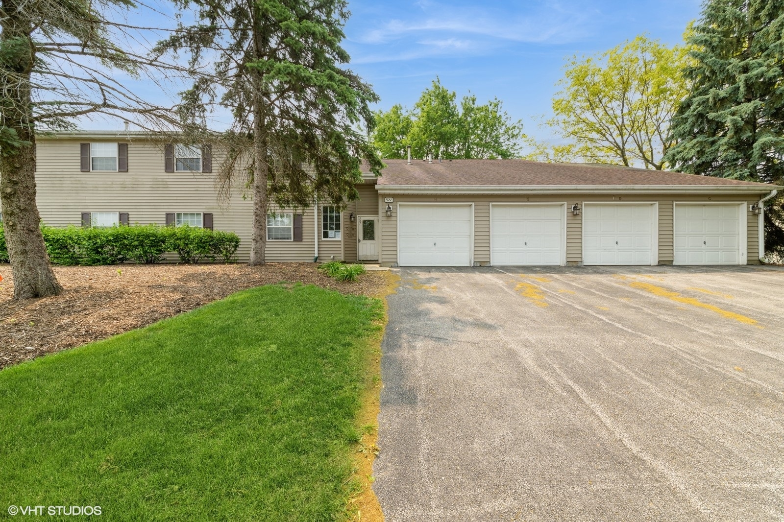 527 E Shagbark Lane #H, Streamwood, IL 60107