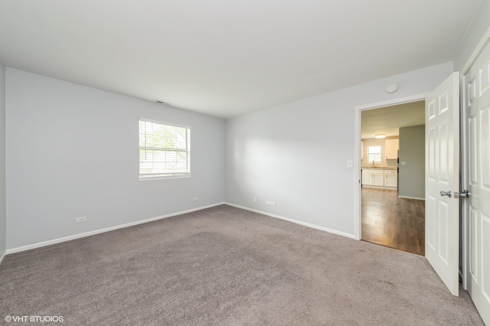 527 E Shagbark Lane #H, Streamwood, IL 60107