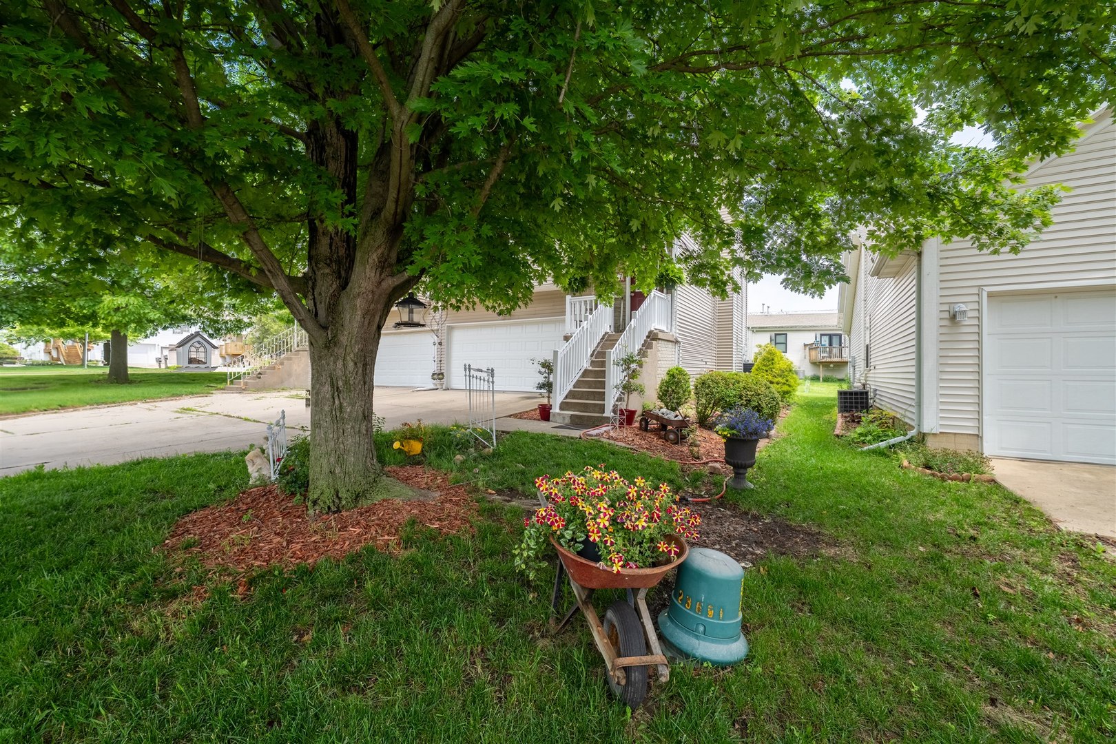 67 Oak Park Road, Bloomington, IL 61701