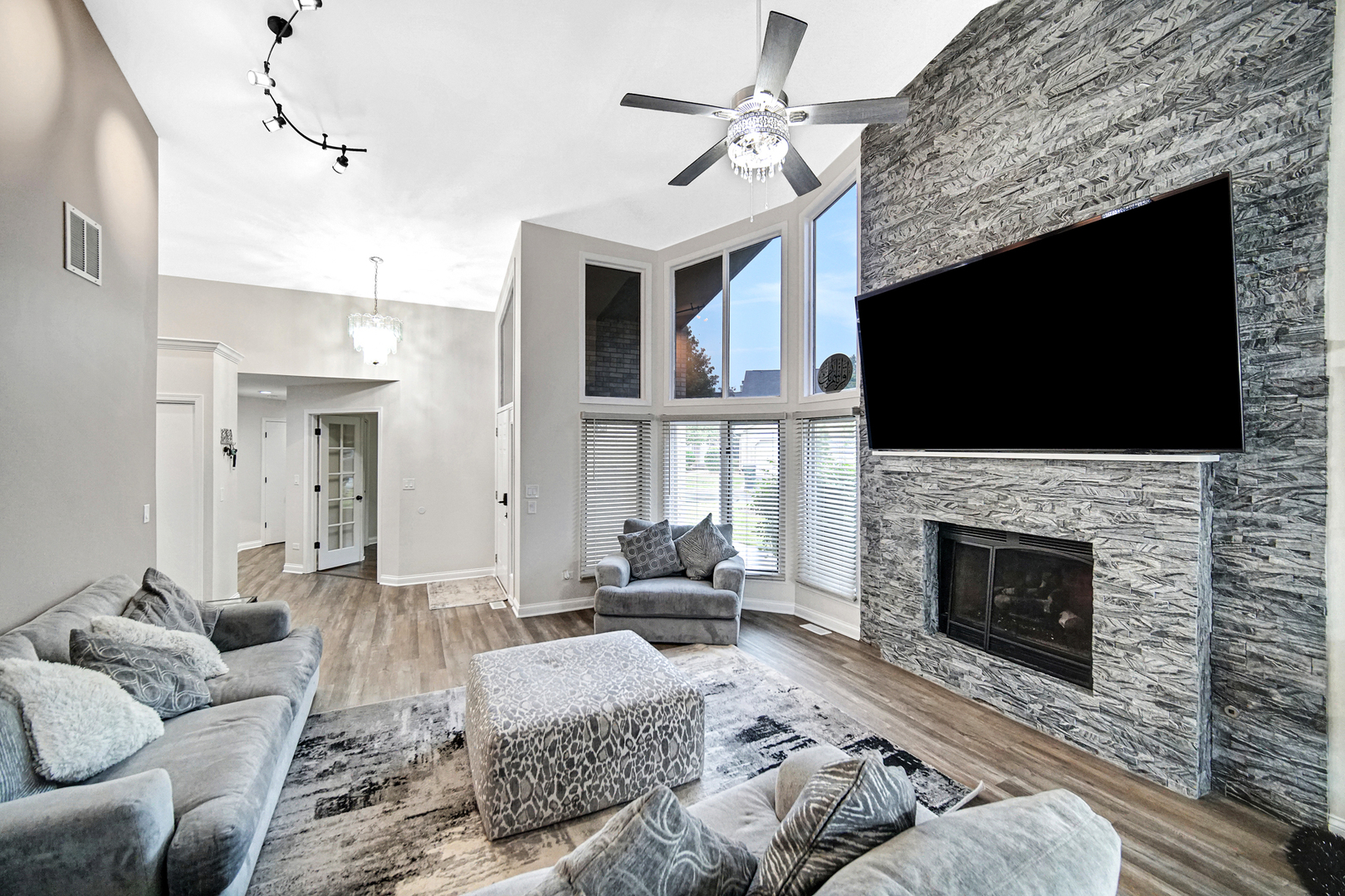 19 W Bay Road, Palos Heights, IL 60463