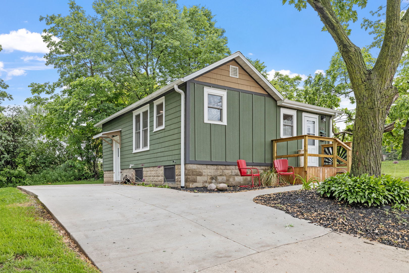 816 S Jefferson Avenue, Dixon, IL 61021