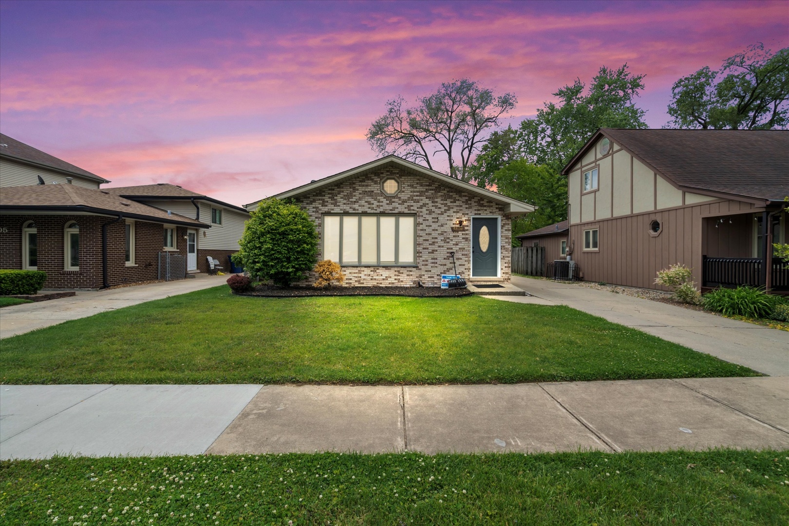 5809 W 90TH Place, Oak Lawn, IL 60453