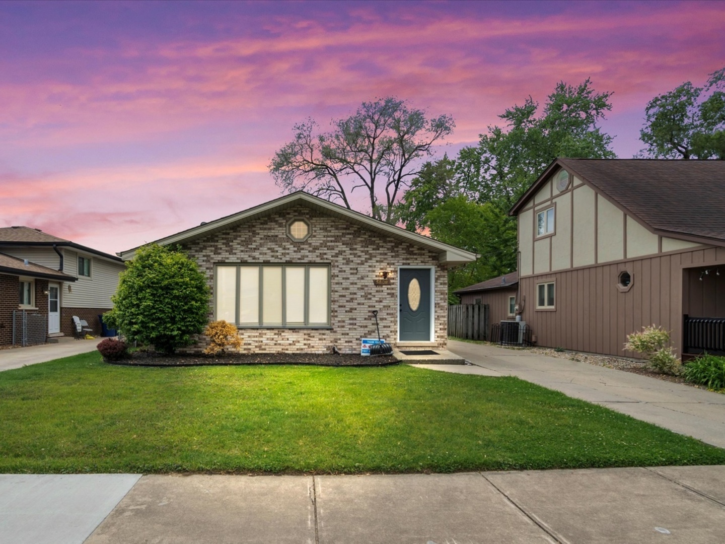 5809 W 90TH Place, Oak Lawn, IL 60453