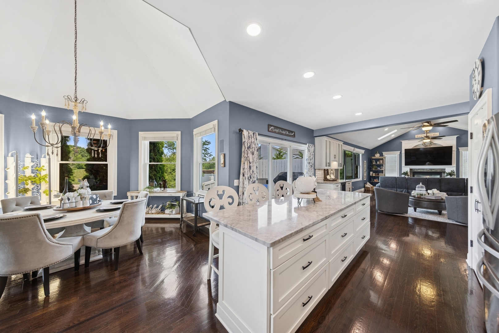 26060 W Lauren Drive, Channahon, IL 60410