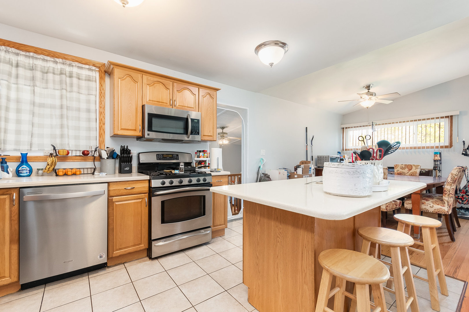 555 W Saint Charles Road, Lombard, IL 60148