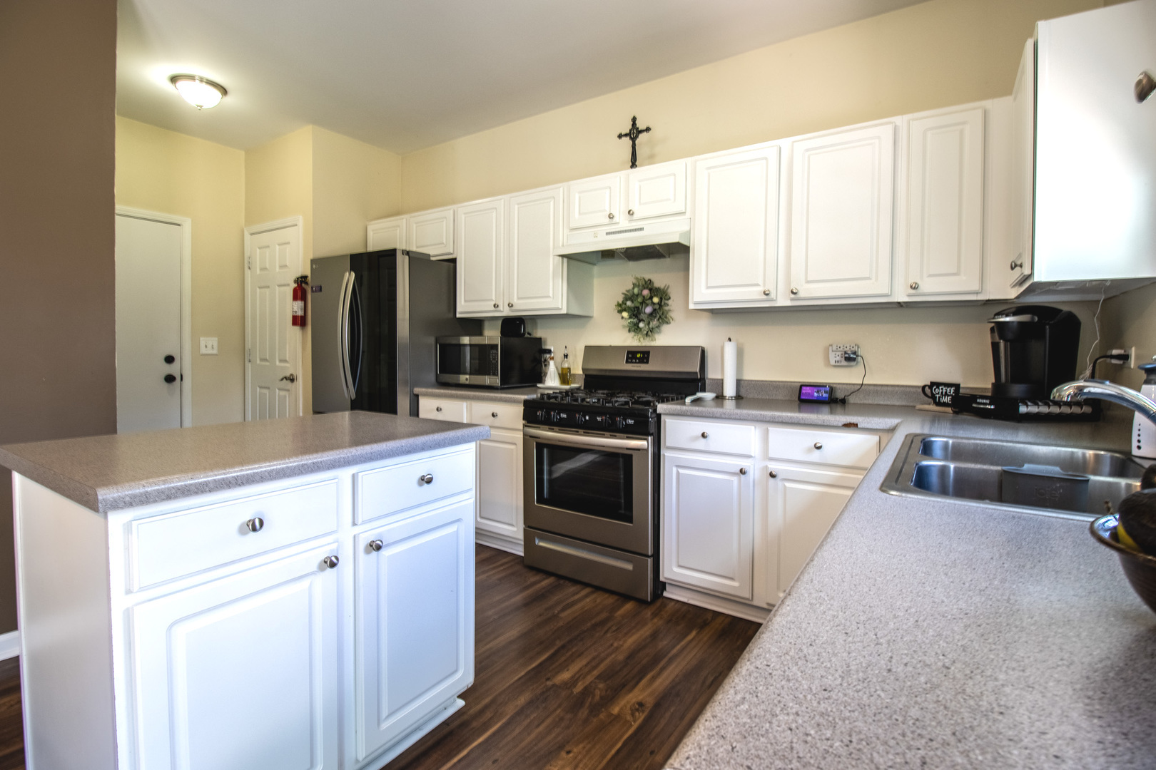 1024 Lakestone Lane, Aurora, IL 60504