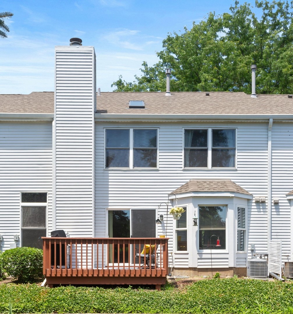 211 Spring Point Drive, Carpentersville, IL 60110