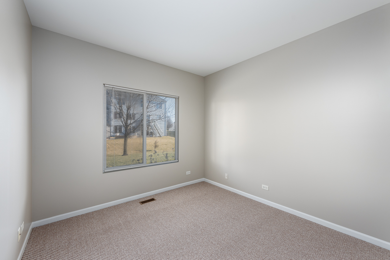 1672 Fredericksburg Lane, Aurora, IL 60503