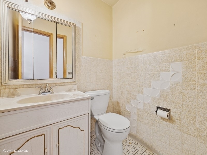7647 W Devon Avenue, Chicago, IL 60631