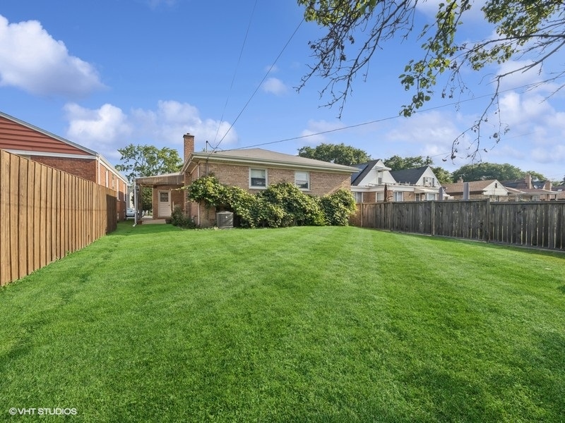 7647 W Devon Avenue, Chicago, IL 60631
