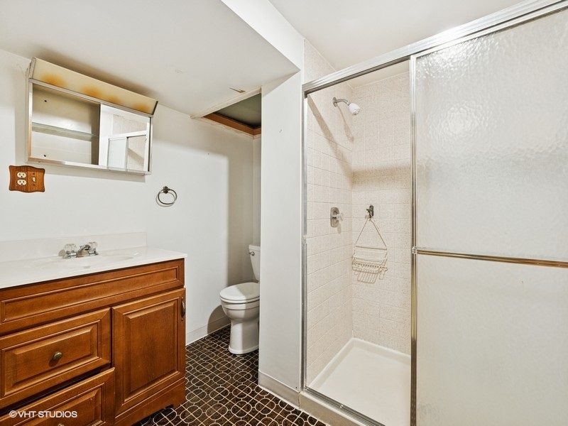 7647 W Devon Avenue, Chicago, IL 60631