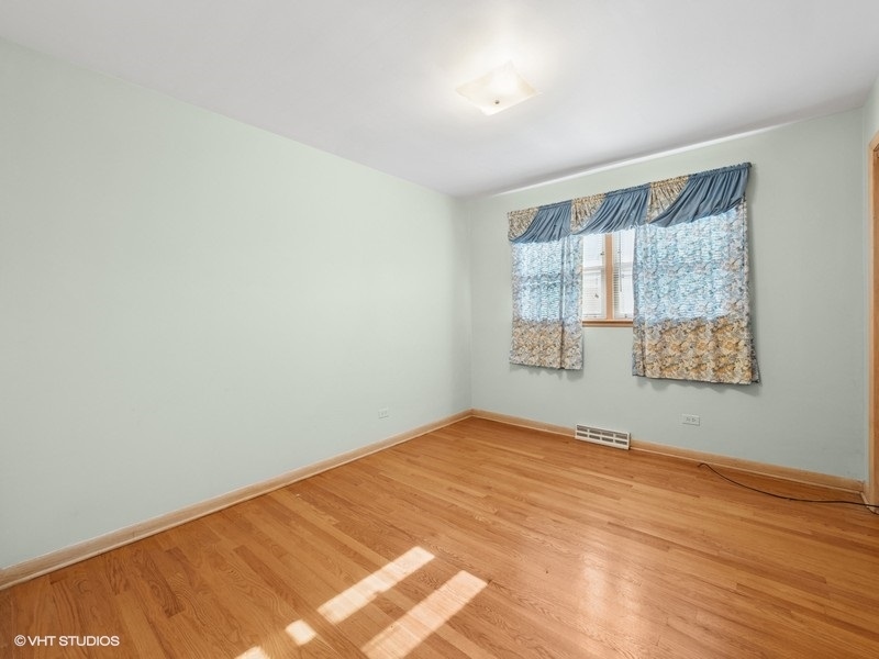 7647 W Devon Avenue, Chicago, IL 60631