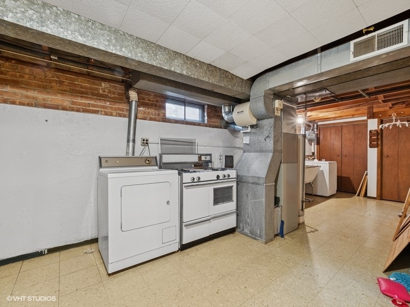 7647 W Devon Avenue, Chicago, IL 60631