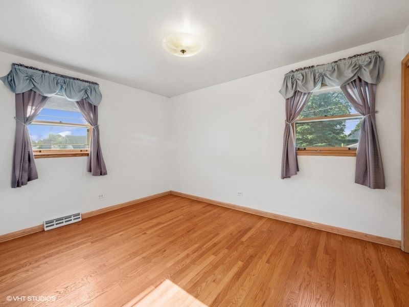 7647 W Devon Avenue, Chicago, IL 60631