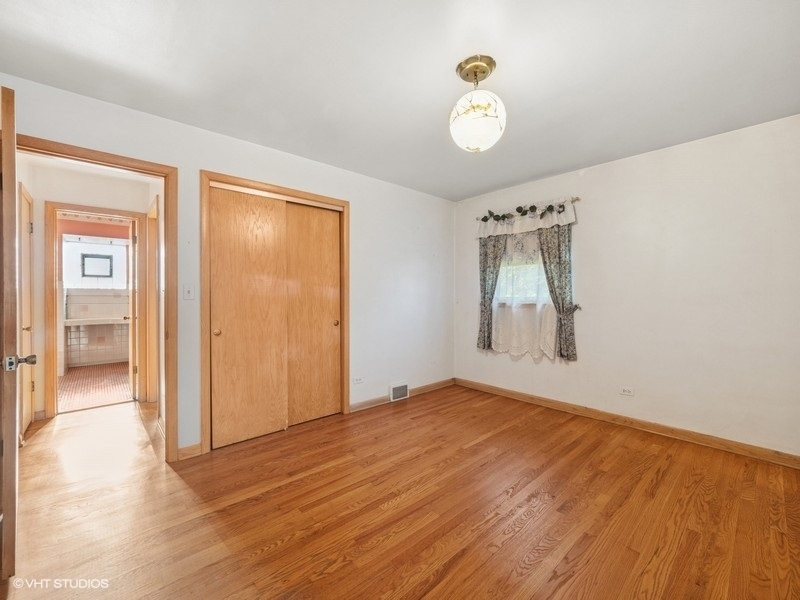 7647 W Devon Avenue, Chicago, IL 60631