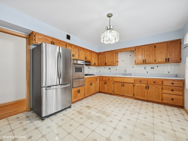 7647 W Devon Avenue, Chicago, IL 60631